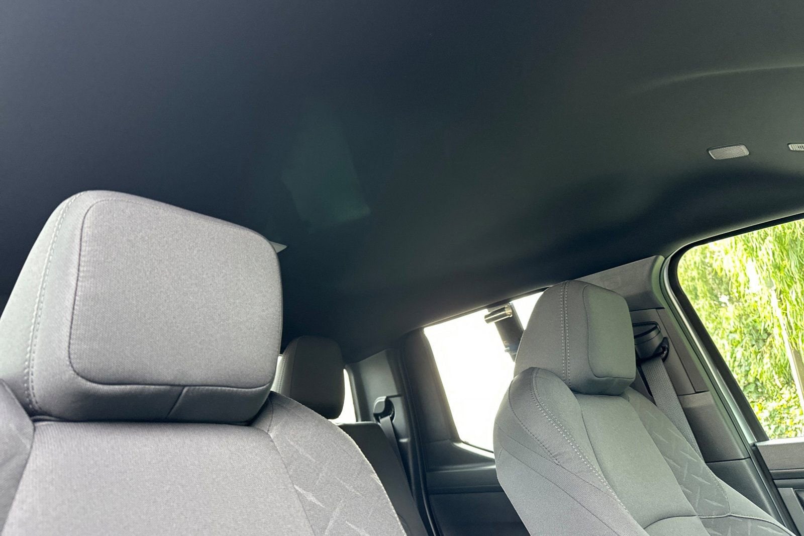 2025 Toyota Tacoma SR5 - Photo 18