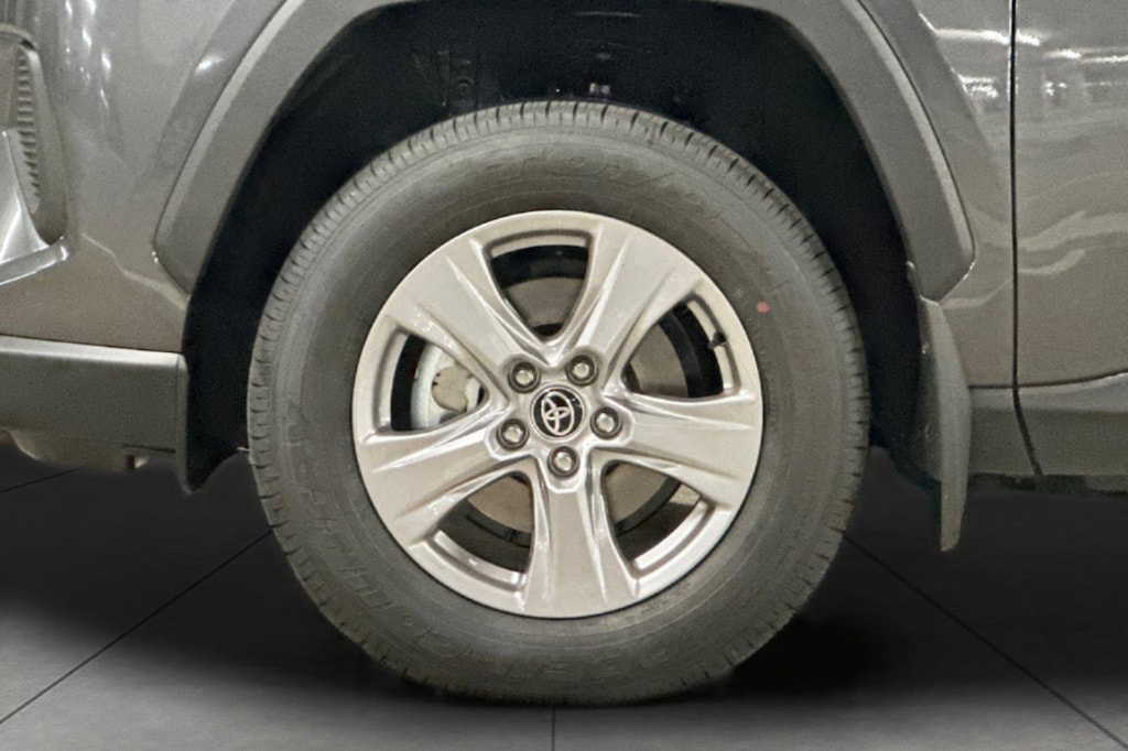 2025 Toyota RAV4 XLE photo 30