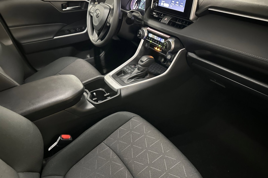 2025 Toyota RAV4 XLE photo 15