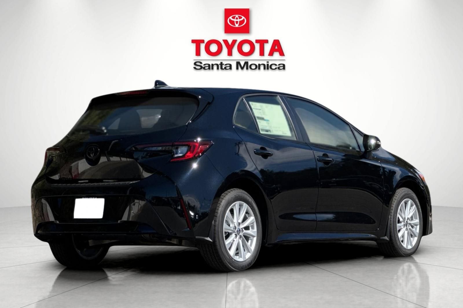 2026 Toyota Corolla Hatchback SE photo 2