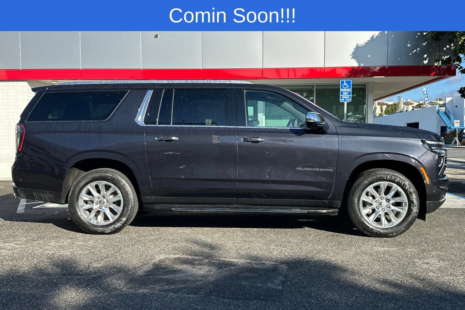 2025 Chevrolet Suburban Premier photo 2