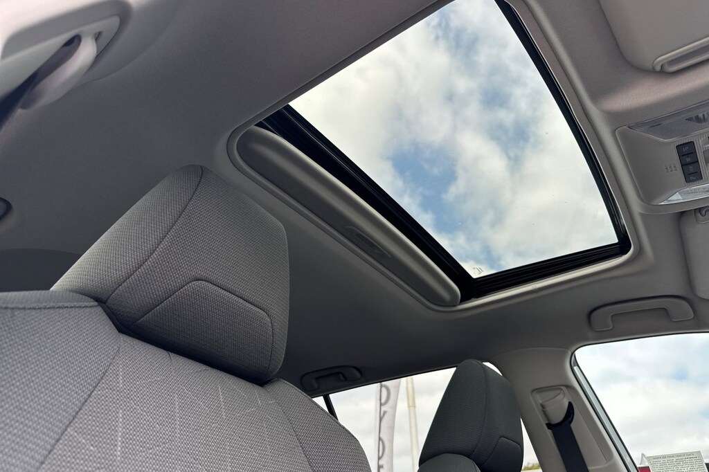 2022 Toyota RAV4 XLE photo 14