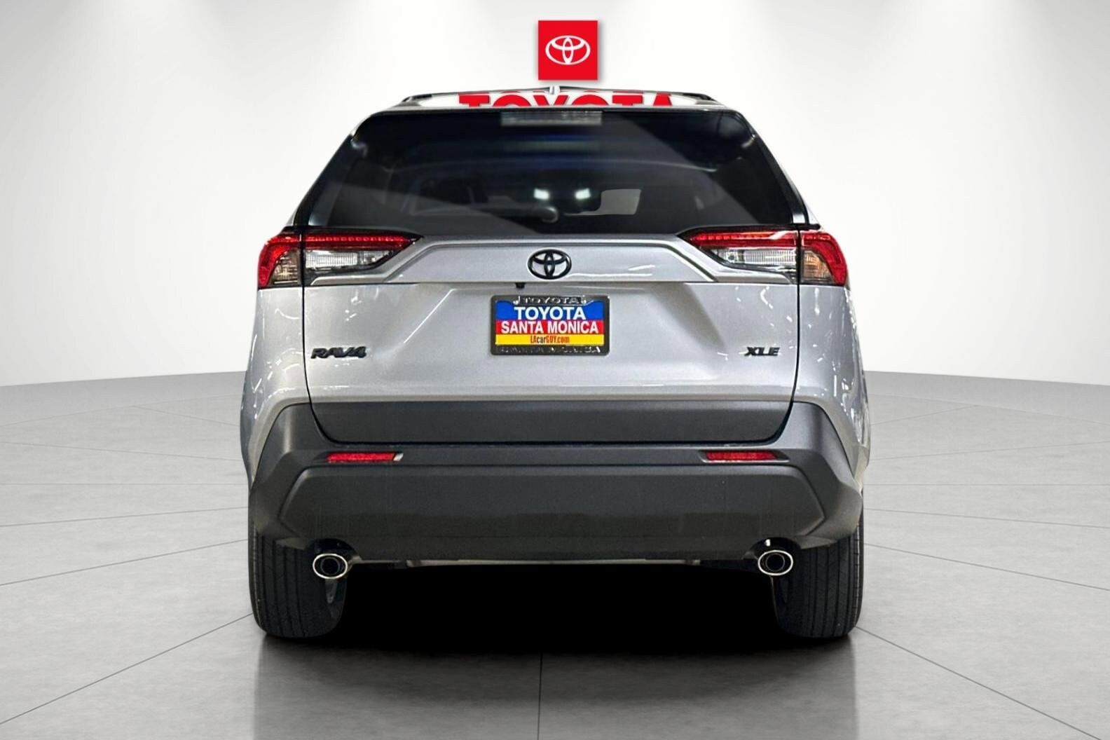 2025 Toyota RAV4 XLE photo 3