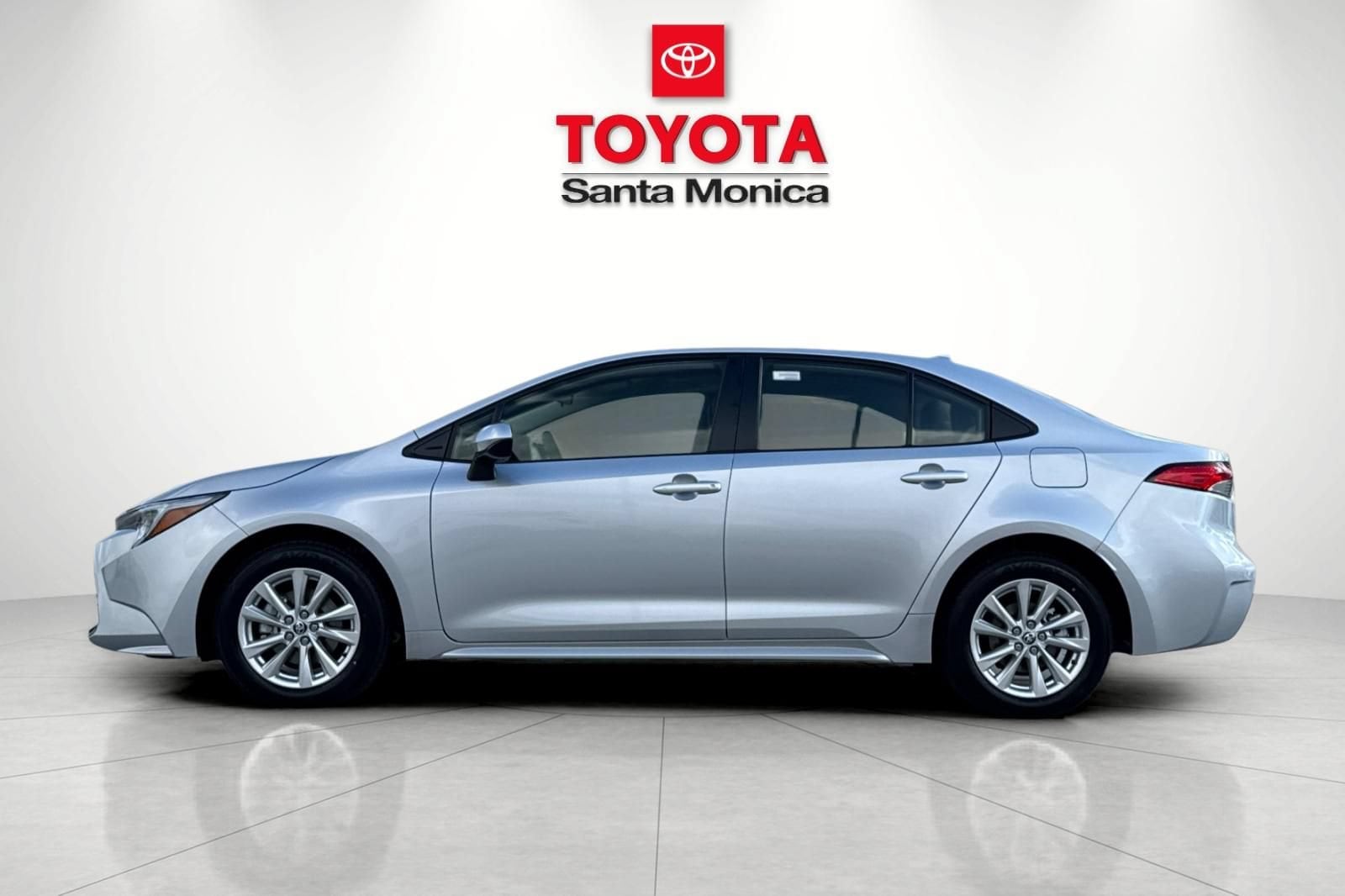 2026 Toyota Corolla LE - Photo 8