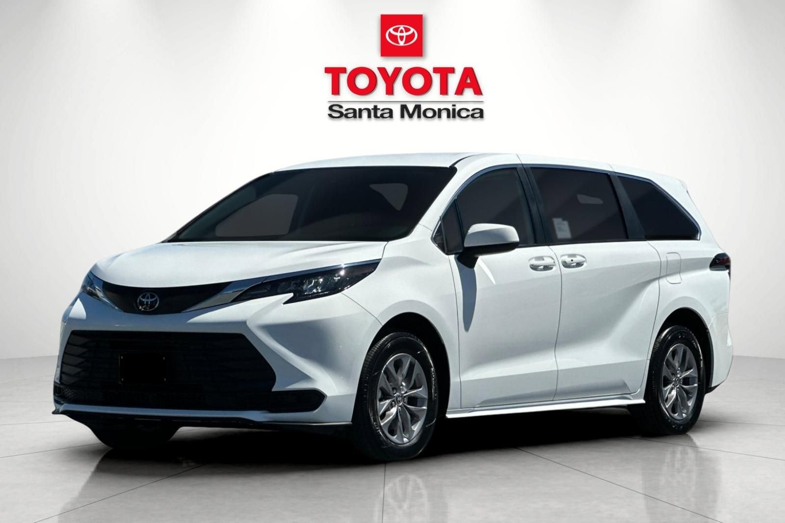 2026 Toyota Sienna LE photo 5