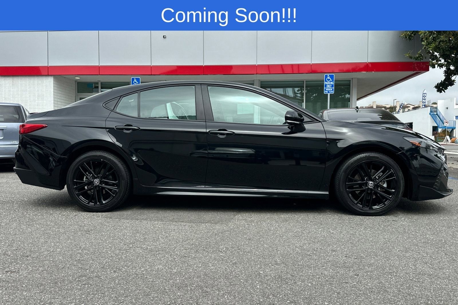 2025 Toyota Camry SE photo 2