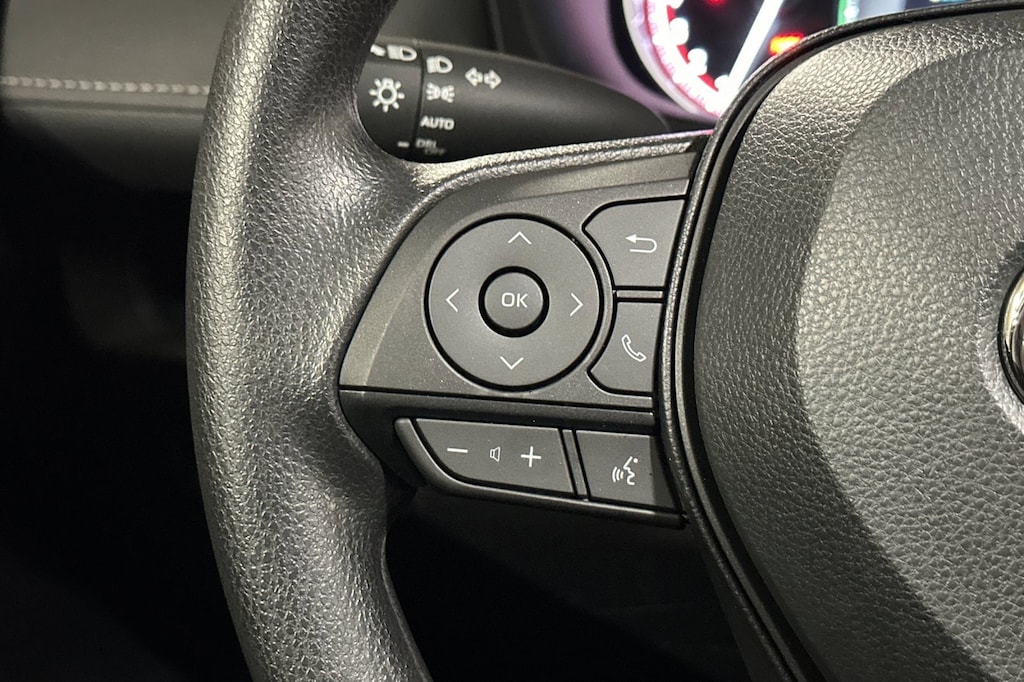 2025 Toyota RAV4 XLE photo 24