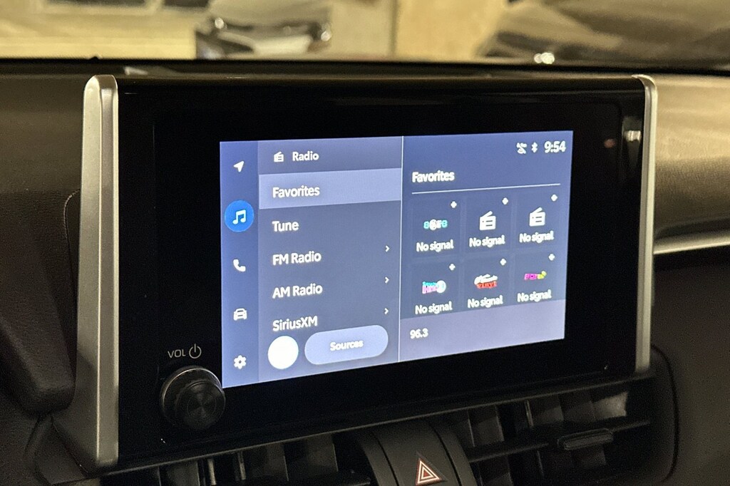 2025 Toyota RAV4 XLE photo 18