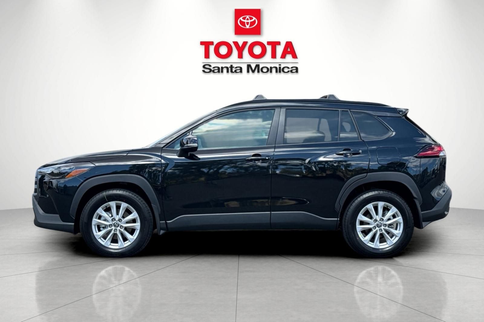 2026 Toyota Corolla Cross LE photo 3