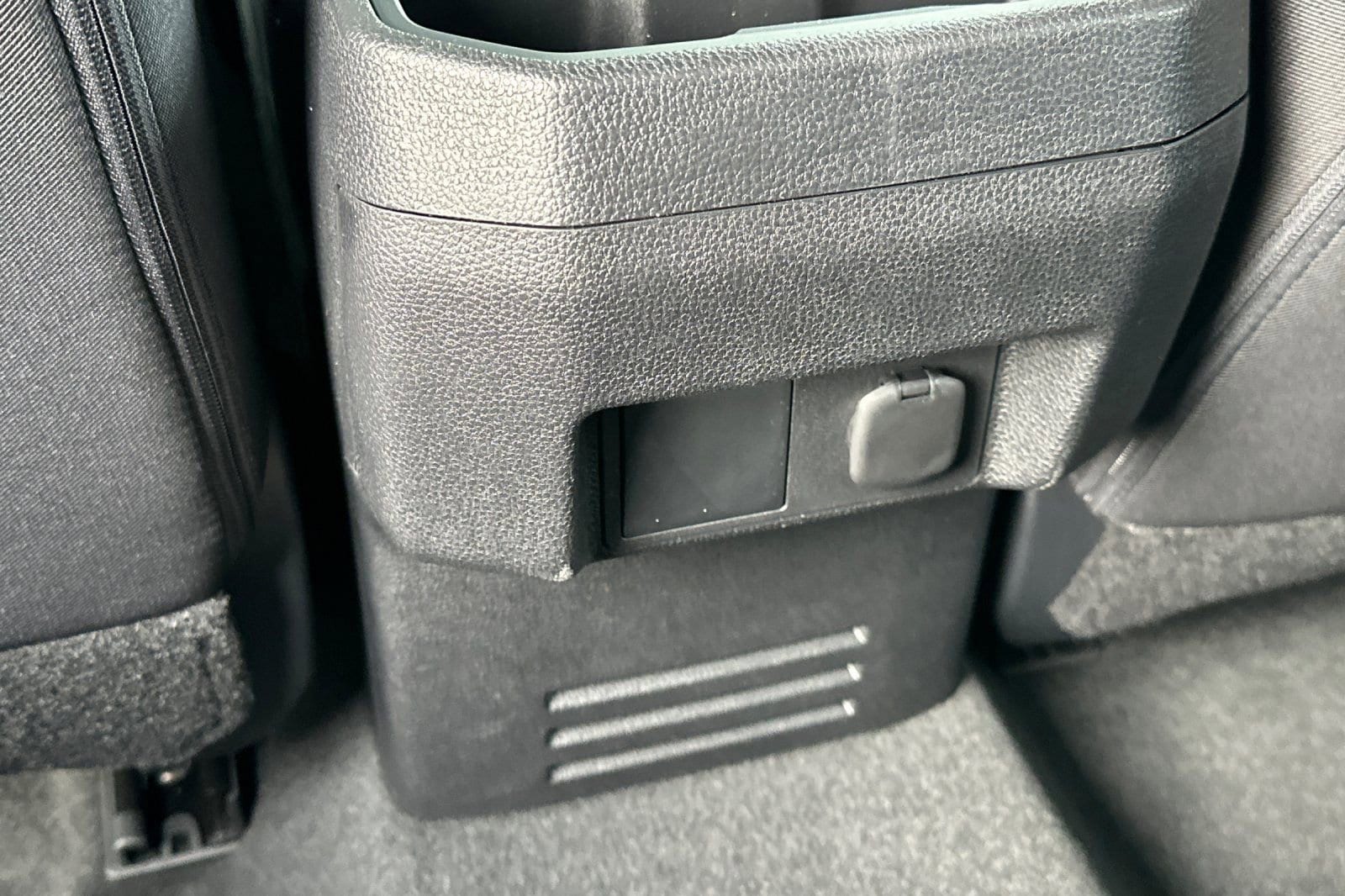 2025 Toyota Tacoma SR5 - Photo 14