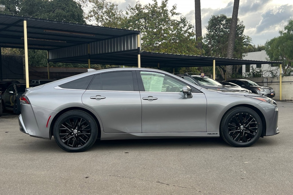 2022 Toyota Mirai XLE photo 3