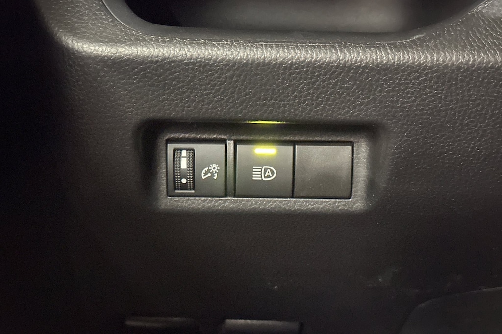 2025 Toyota RAV4 XLE photo 27