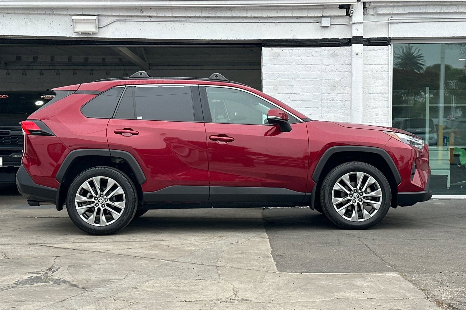 2022 Toyota RAV4 XLE Premium photo 2