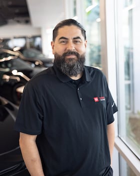 Staff member Manny Ruiz from ID_e0b0e6