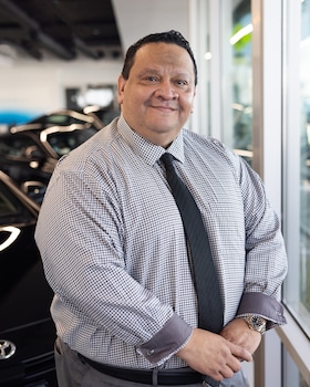 Staff member Arnold Guevara from 4692d466551d