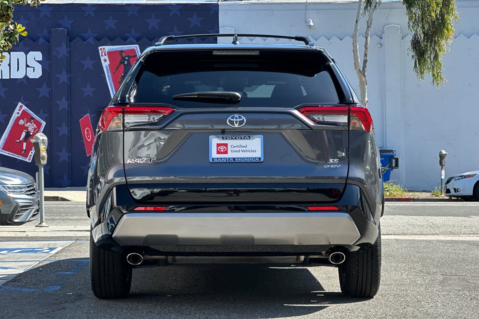 2025 Toyota RAV4 Hybrid SE photo 5