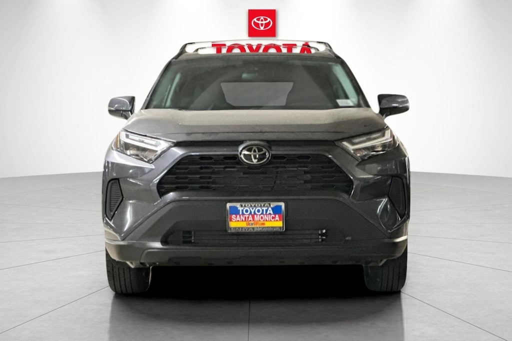 2025 Toyota RAV4 XLE photo 6