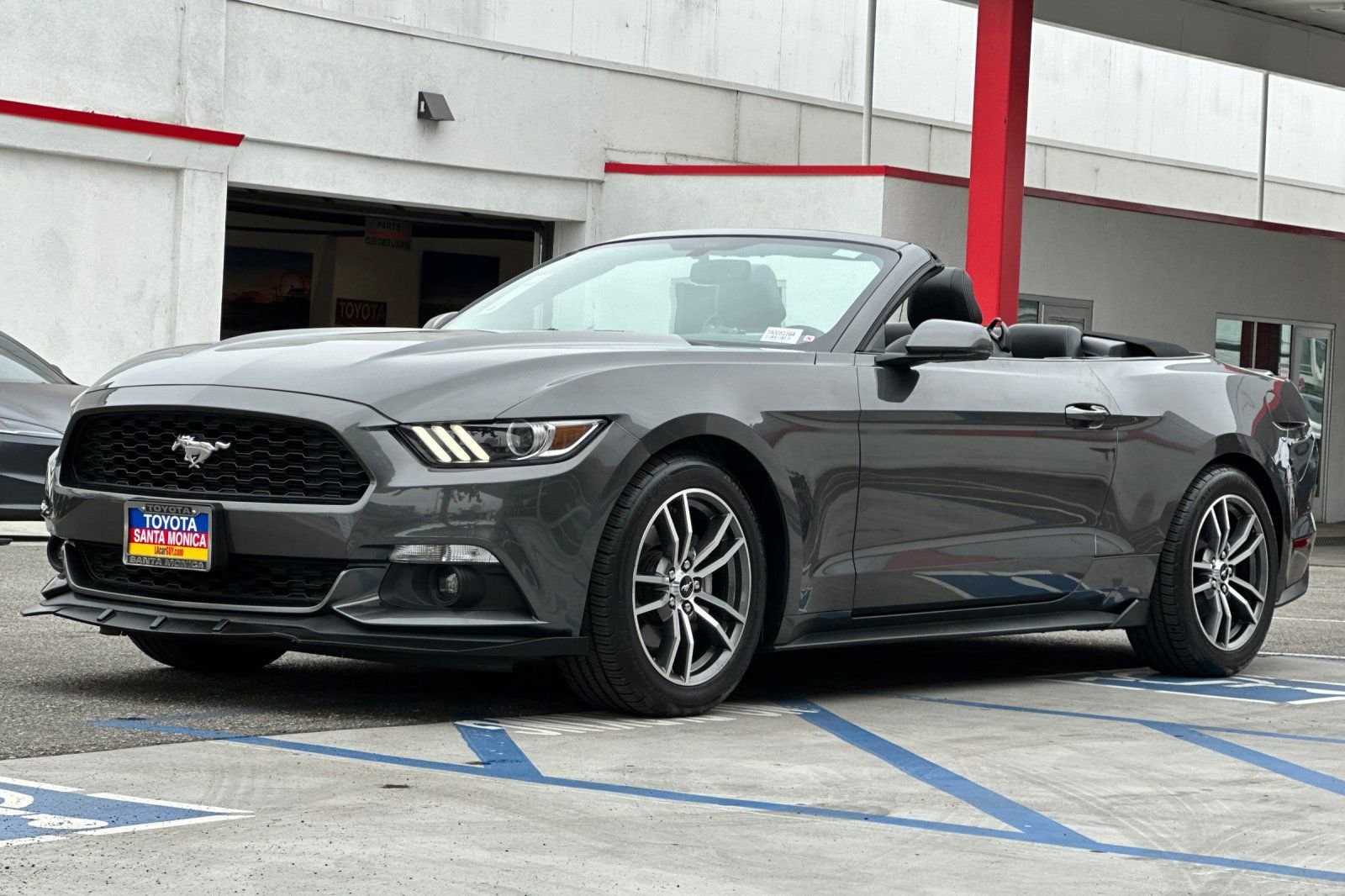 2017 Ford Mustang EcoBoost Premium photo 3