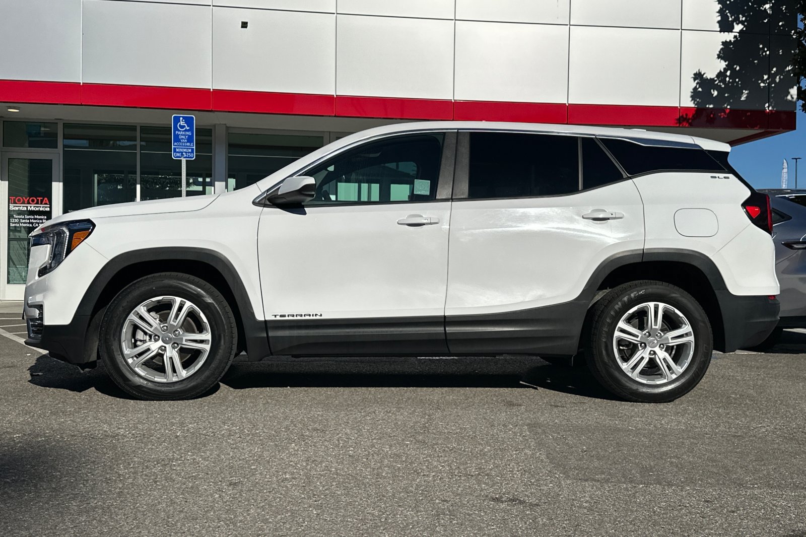 2024 GMC Terrain SLE - Photo 6