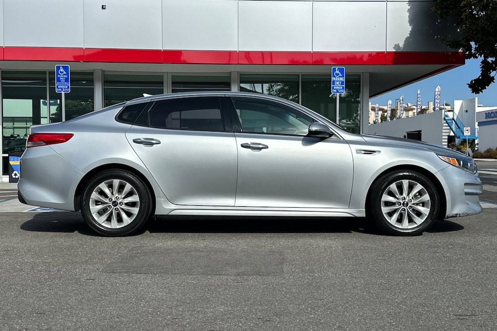 2016 Kia Optima EX photo 2