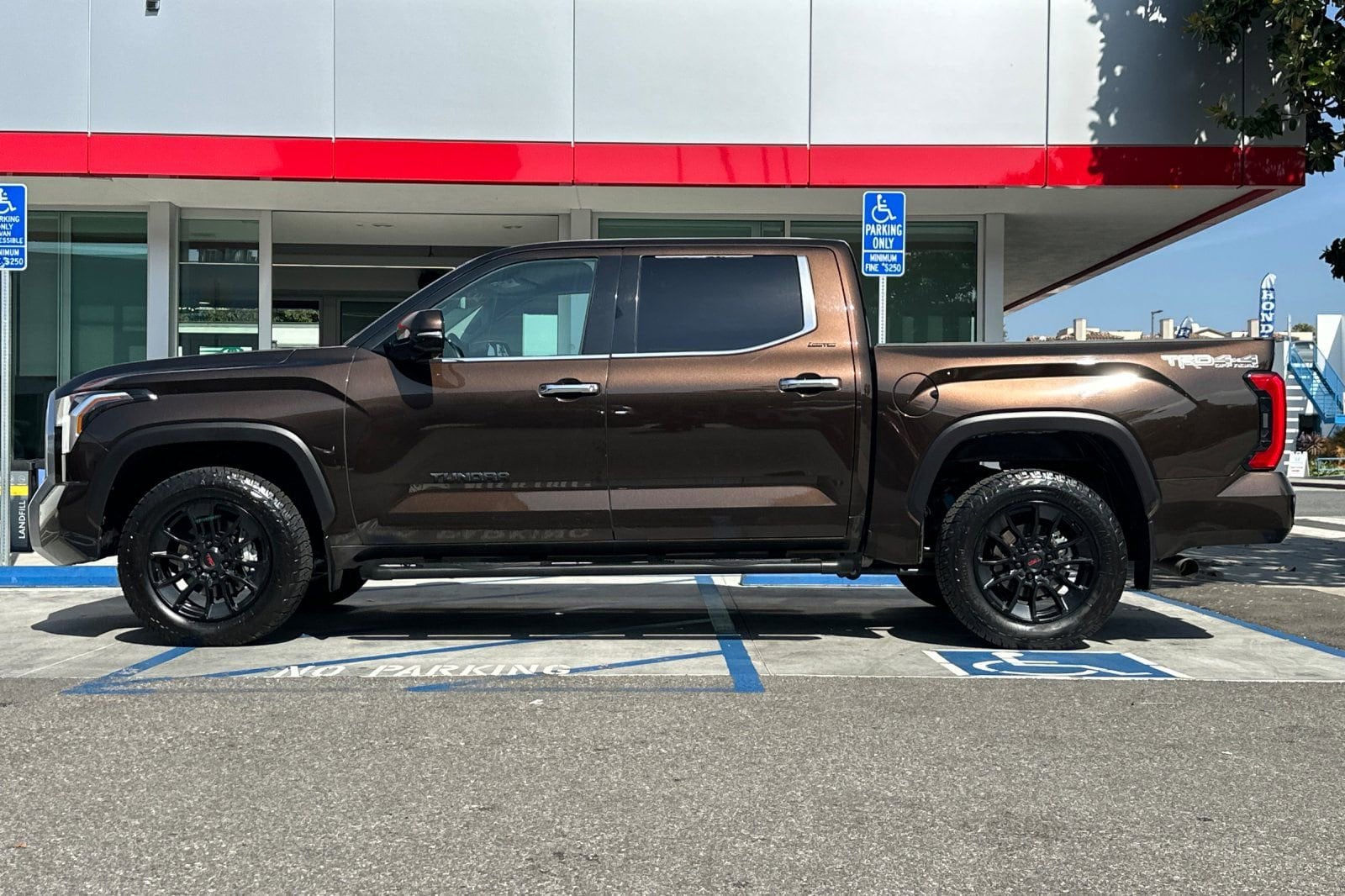 2023 Toyota Tundra Limited photo 6