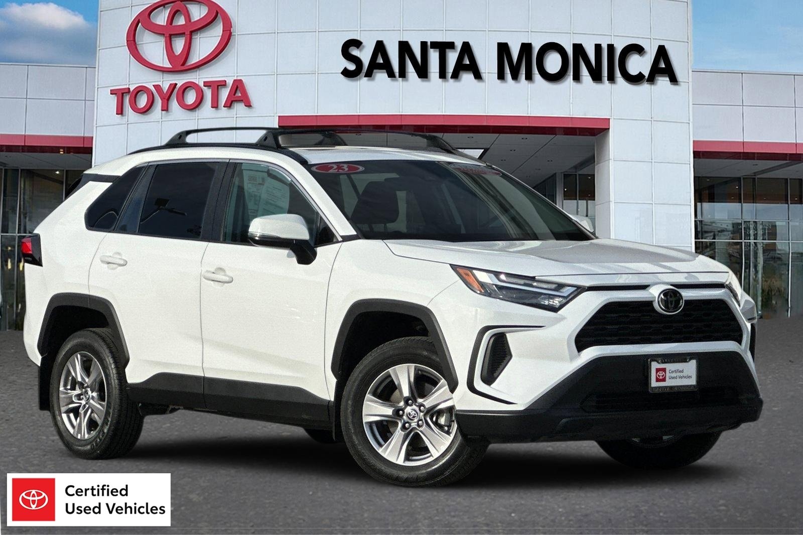 2023 Toyota RAV4 XLE's photo