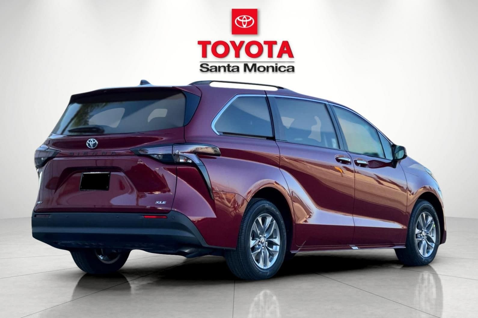 2026 Toyota Sienna XLE photo 2