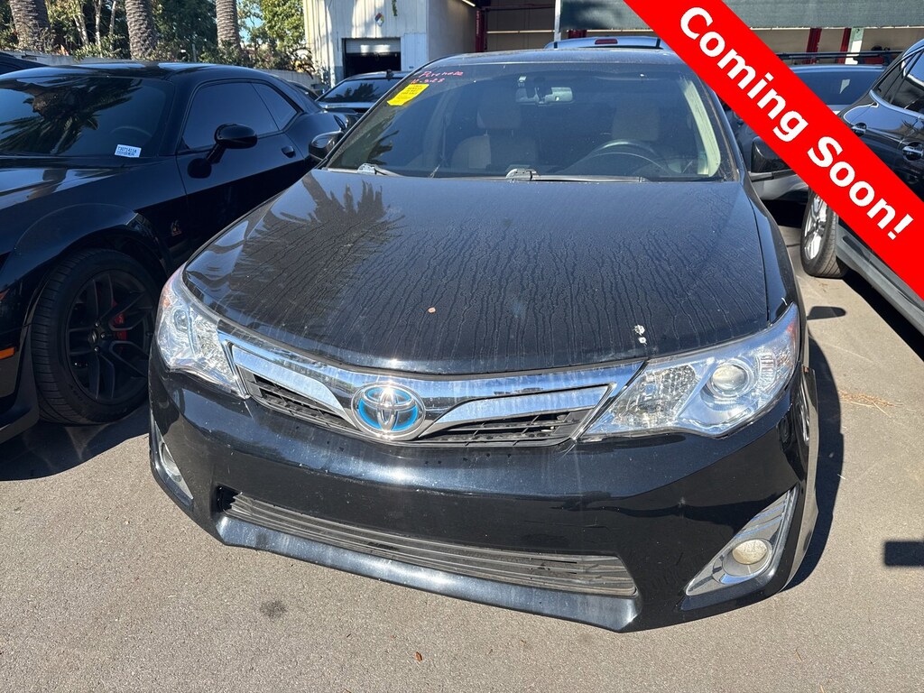 Used 2014 Toyota Camry Hybrid XLE Sedan