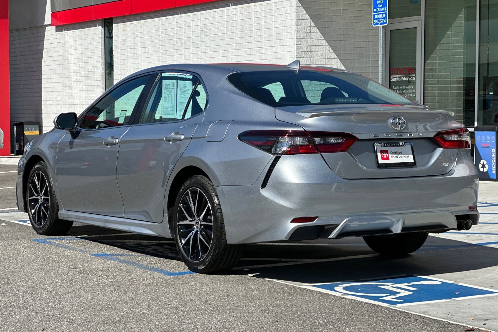 2024 Toyota Camry SE photo 5
