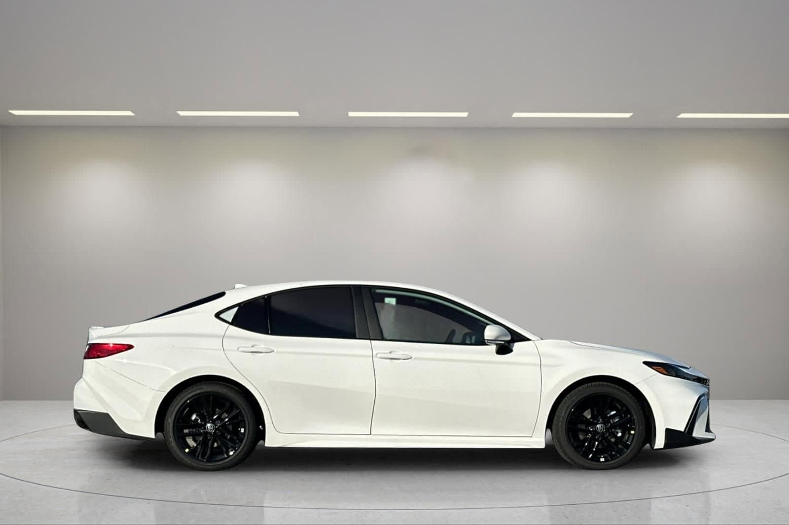 2026 Toyota Camry SE photo 2