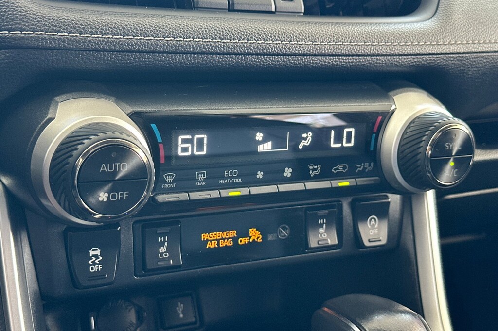2021 Toyota RAV4 XLE Premium photo 17