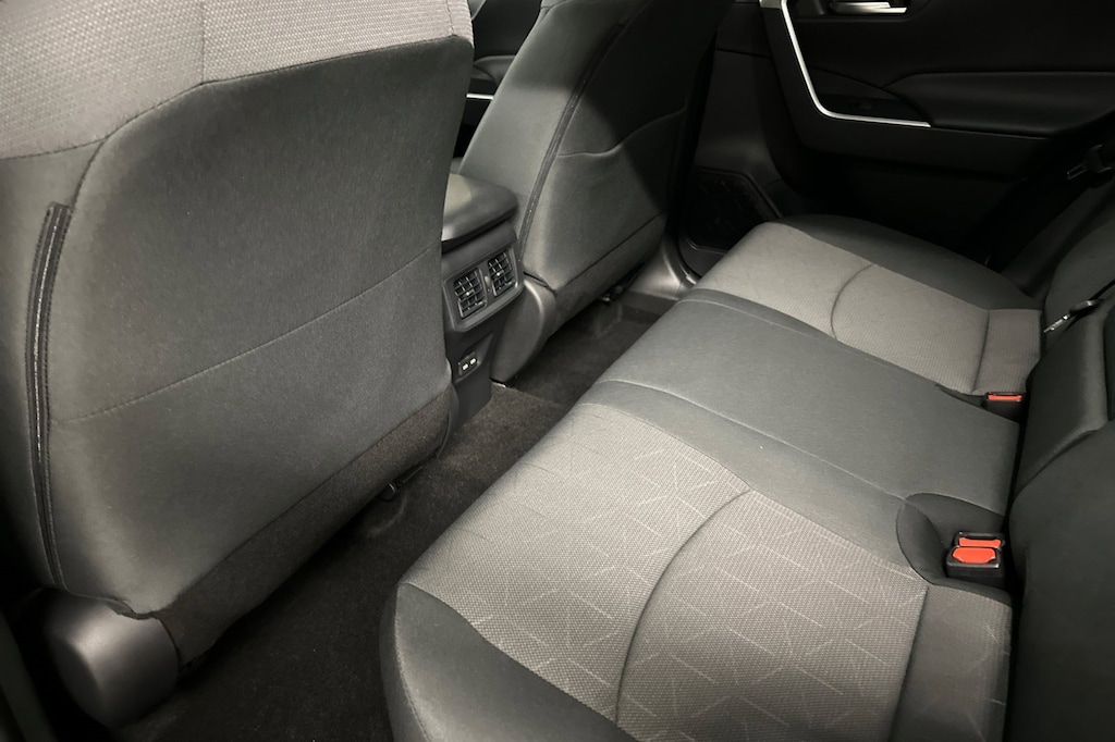 2025 Toyota RAV4 XLE photo 12