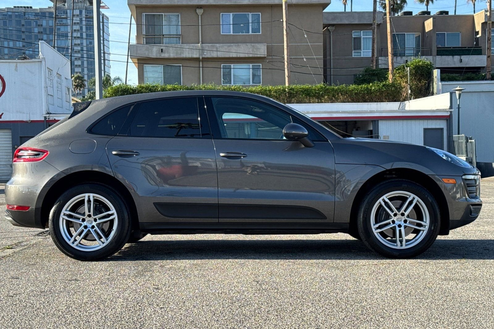 2018 Porsche Macan Base photo 2
