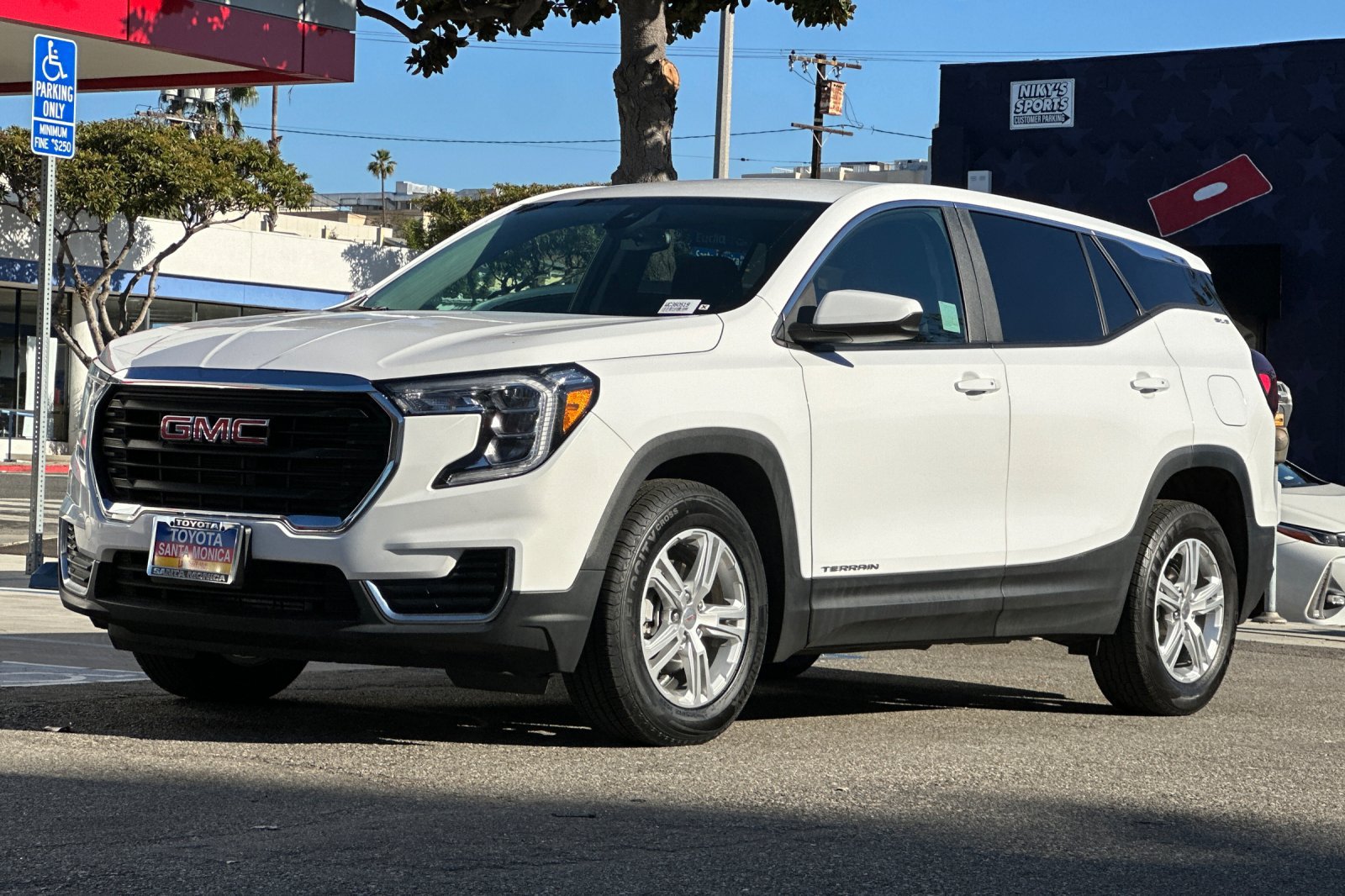 2024 GMC Terrain SLE - Photo 7