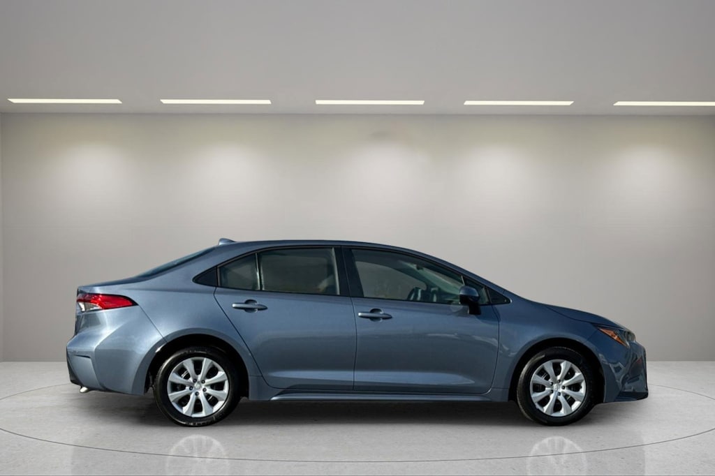 2026 Toyota Corolla LE photo 3