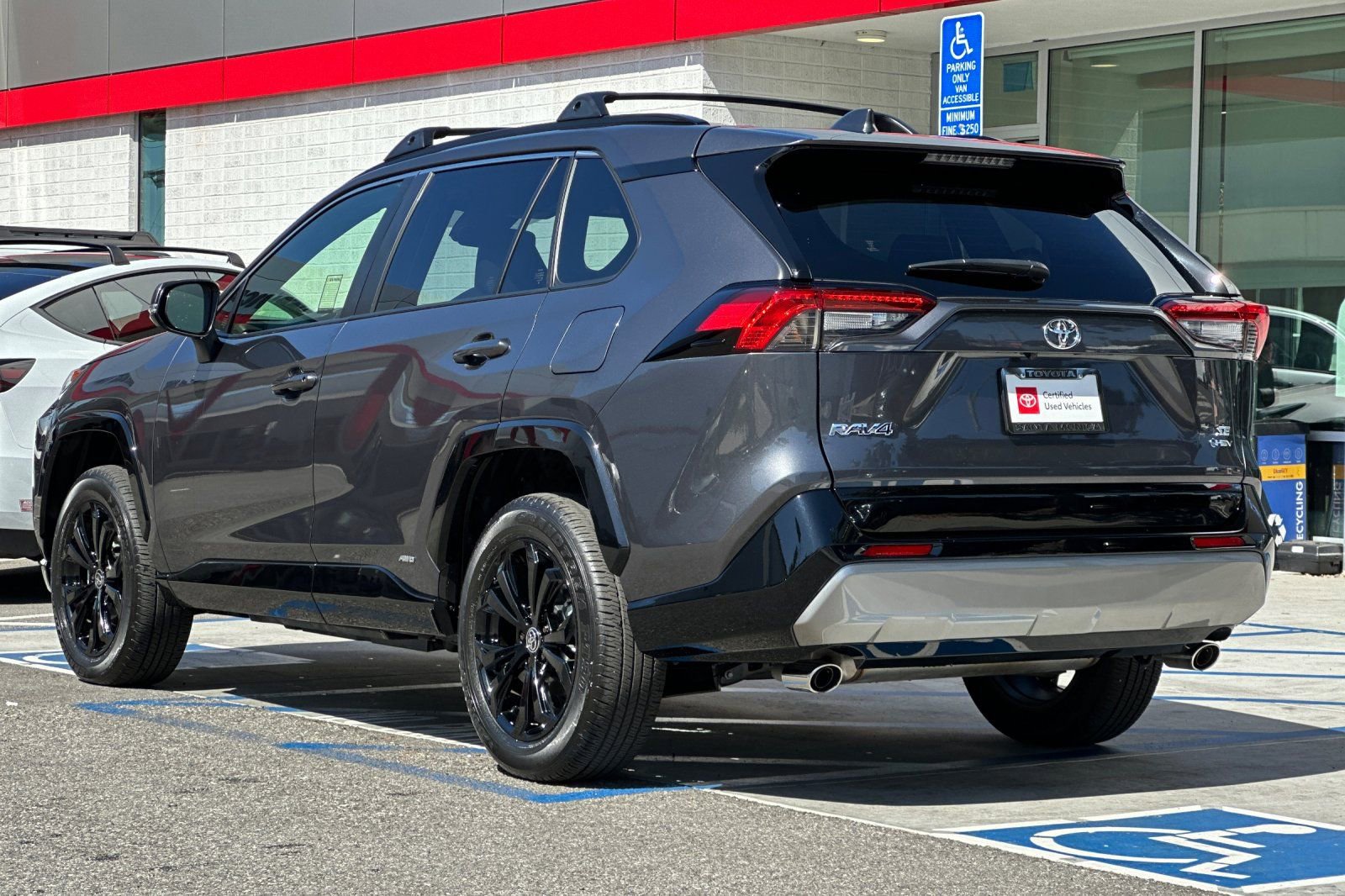 2025 Toyota RAV4 Hybrid SE photo 6