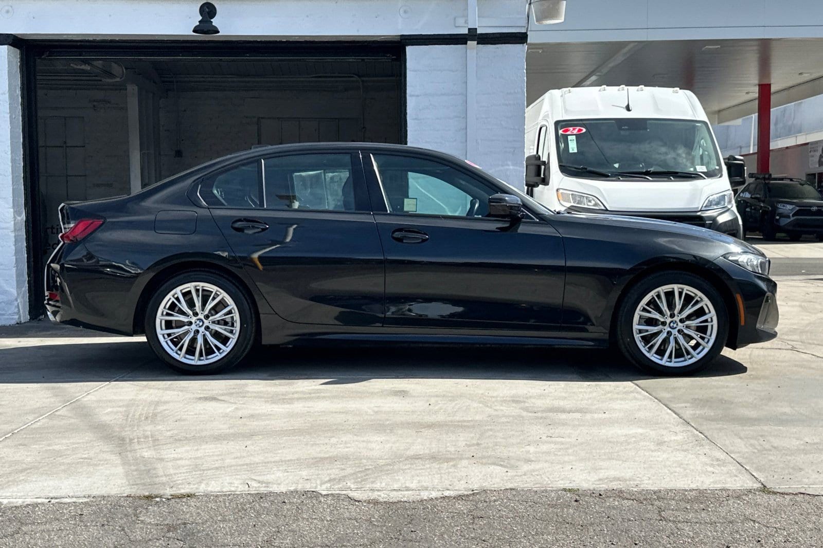 2023 BMW 330i 330i xDrive photo 2