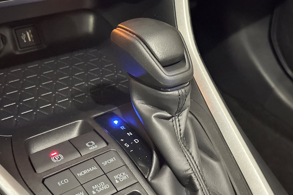 2025 Toyota RAV4 XLE photo 21