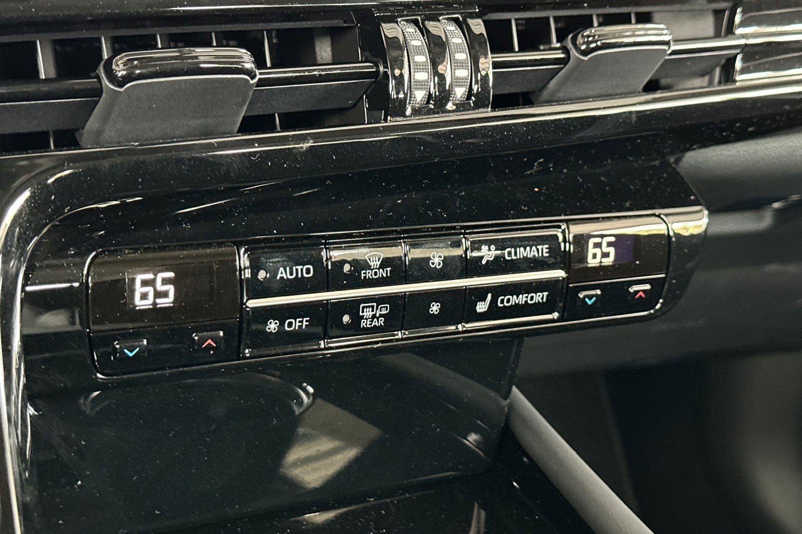 2025 Toyota Mirai XLE - Photo 23