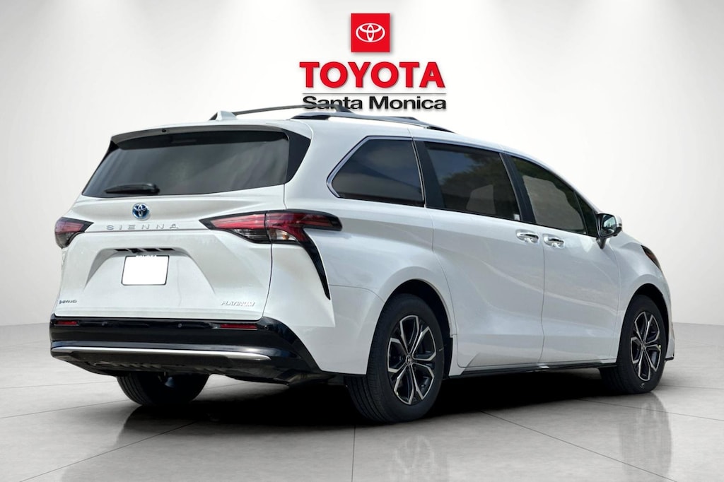 2025 Toyota Sienna Platinum photo 3