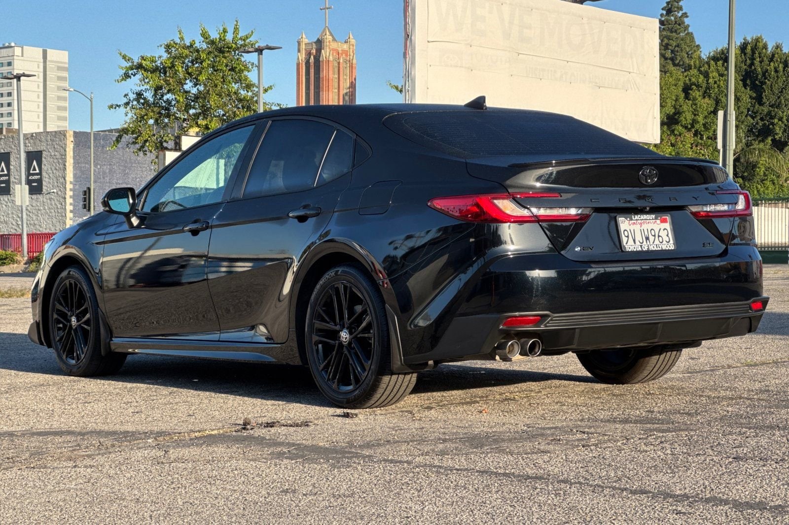2025 Toyota Camry SE photo 5