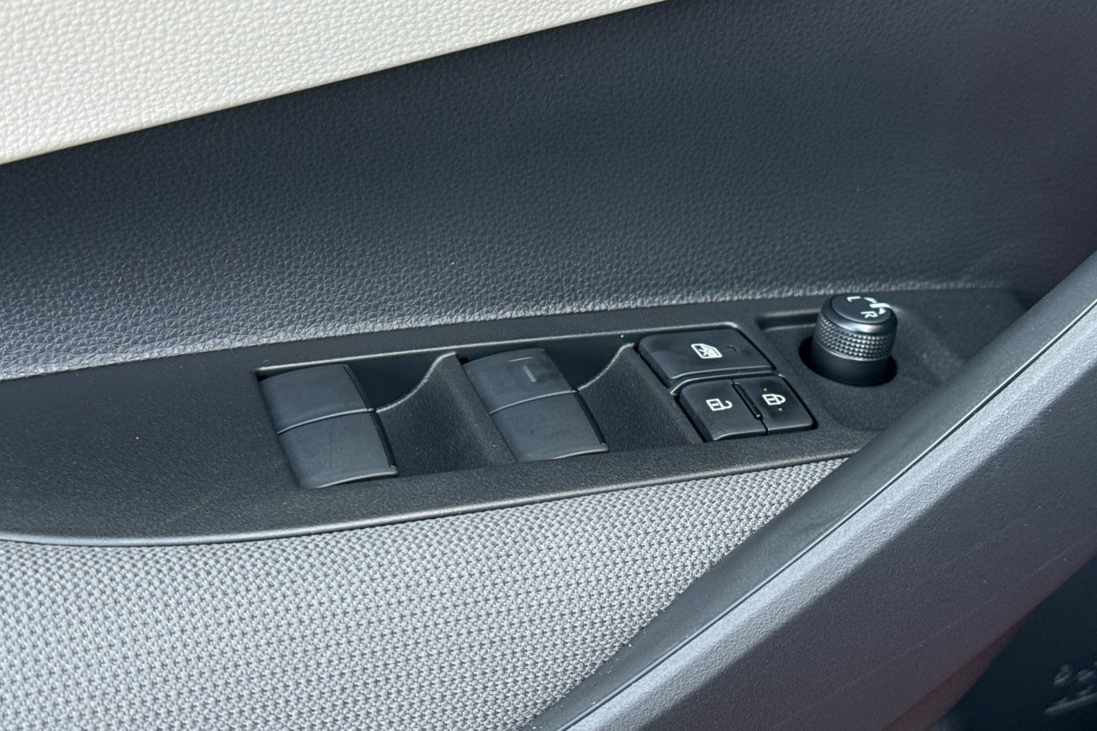 2026 Toyota Corolla LE - Photo 11