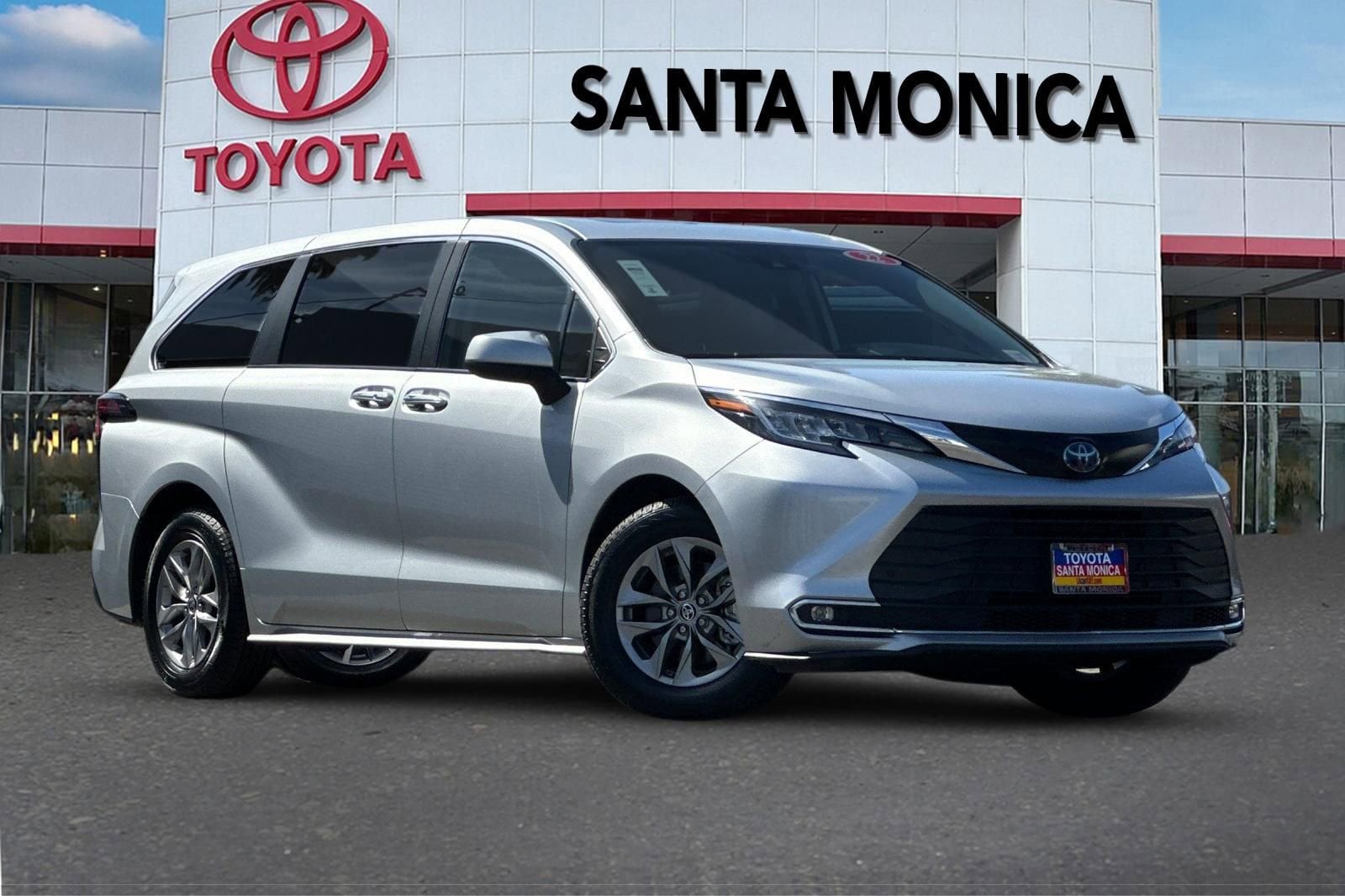 2022 Toyota Sienna Van Passenger Van 