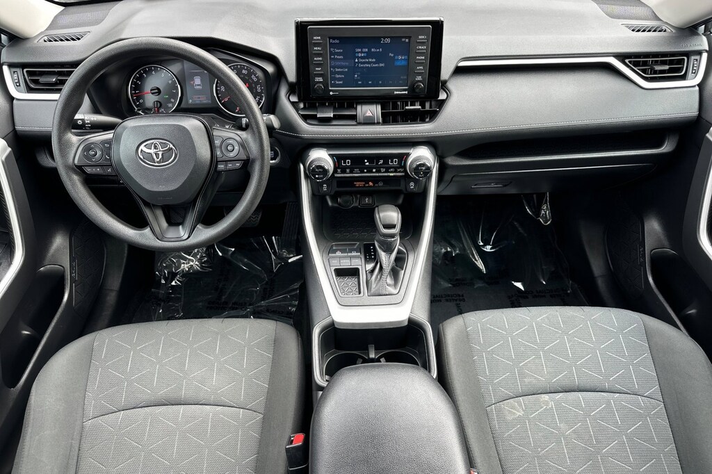 2022 Toyota RAV4 XLE photo 11