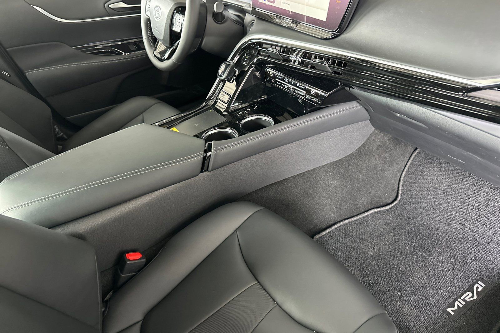 2025 Toyota Mirai XLE - Photo 17