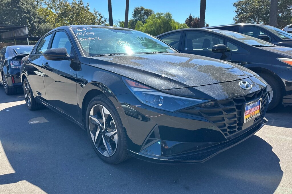2023 Hyundai Elantra SEL photo 2