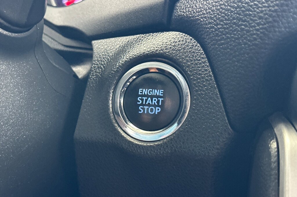 2021 Toyota RAV4 XLE Premium photo 19