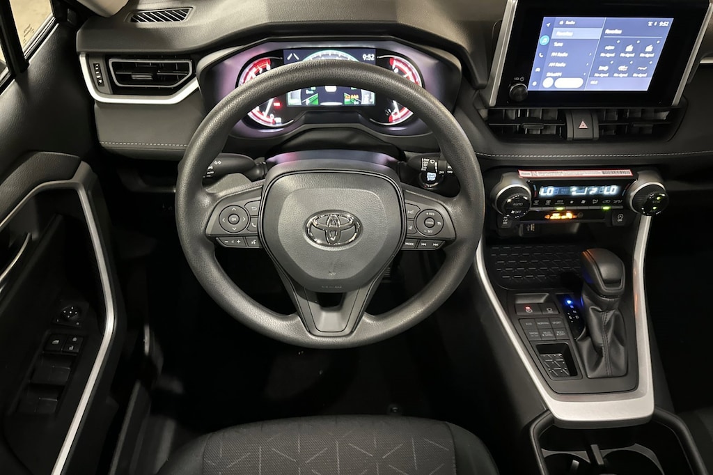 2025 Toyota RAV4 XLE photo 14