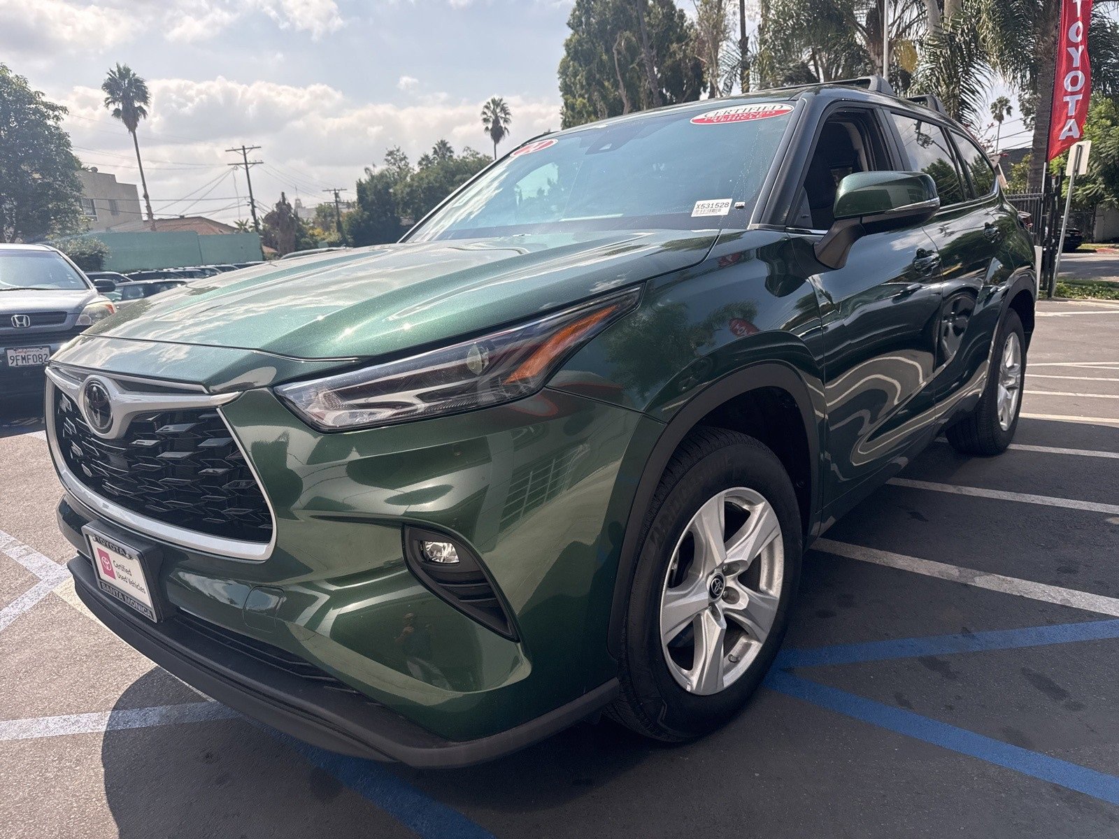 2024 Toyota Highlander LE's photo