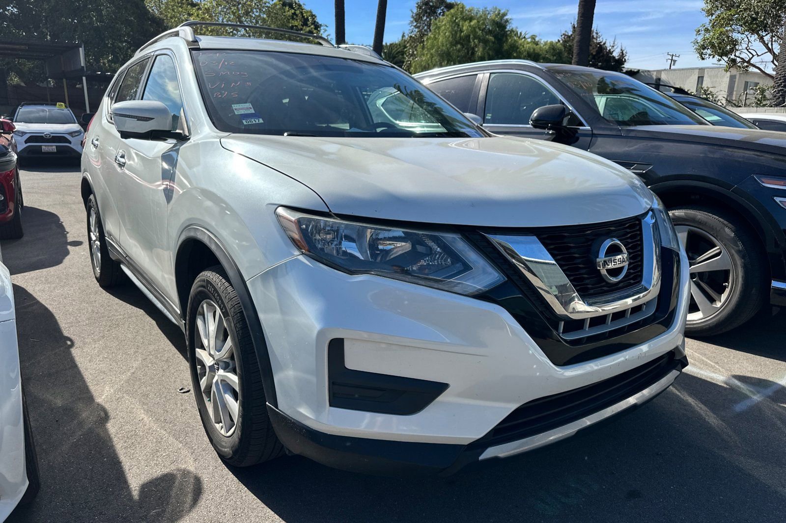 2017 Nissan Rogue SV photo 2